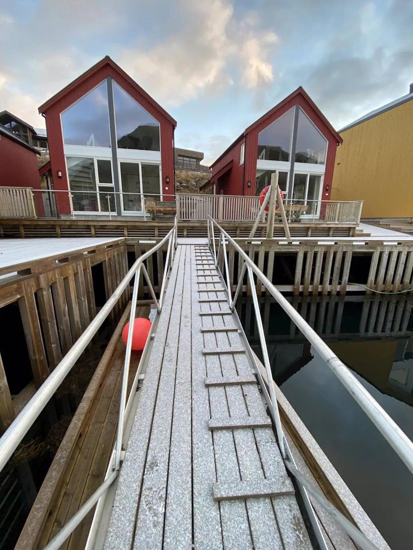 Spektakulær rorbu i autentiske omgivelser Ballstad Eksteriør billede